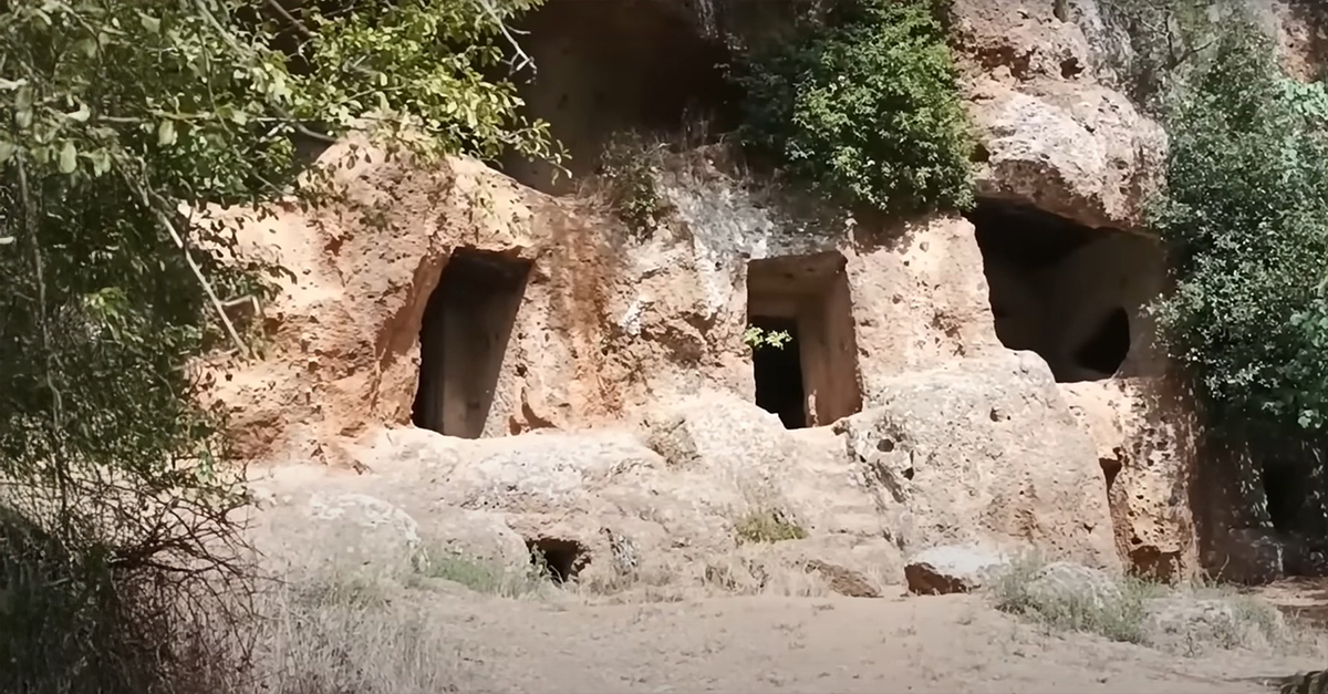 Archaeologists Near Rome Discovered A Rare Intact Etruscan Tomb